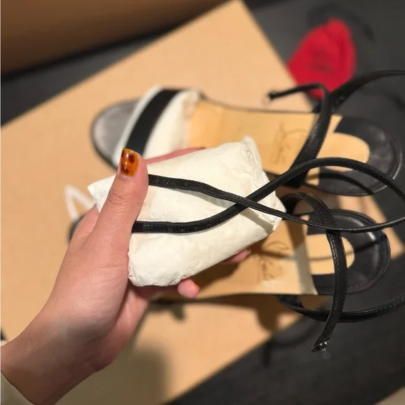 Christian Louboutin 100M Loubi Queen Sandal Nappa Leather - Picture 6 of 16